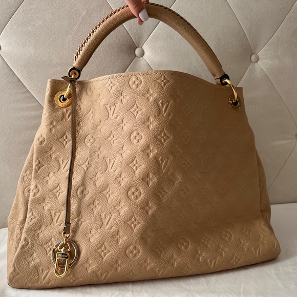 LOUIS VUITTON Artsy MM Empreinte Leather Hobo Bag Camel